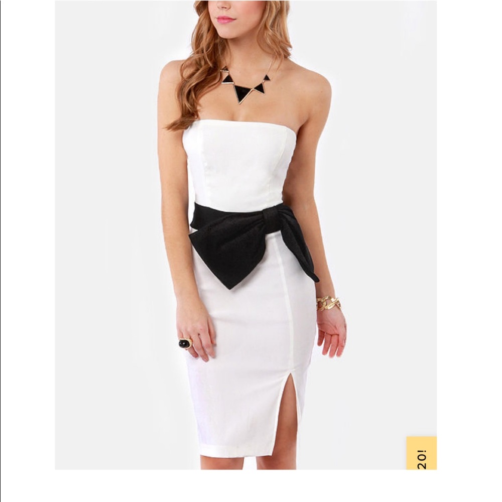 NWOT Strapless white dress with bow
